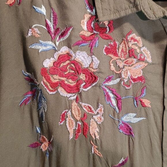 Woman Within green floral button front plus size 22/24 shirt - Picture 5 of 9